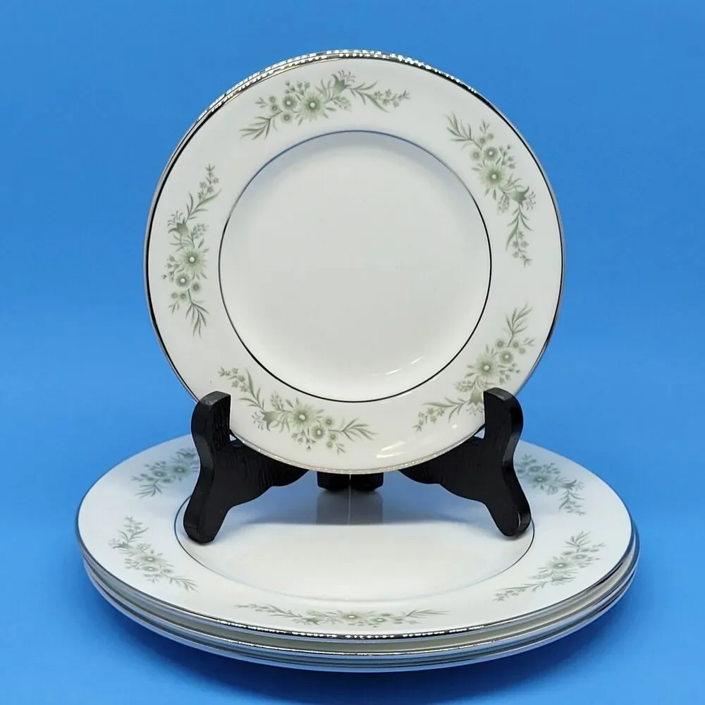 Wedgwood Westbury 3 Salad and 2 Bread Plates Lot of 5 pieces Excellent